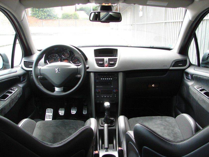 Пежо 207 RC салон