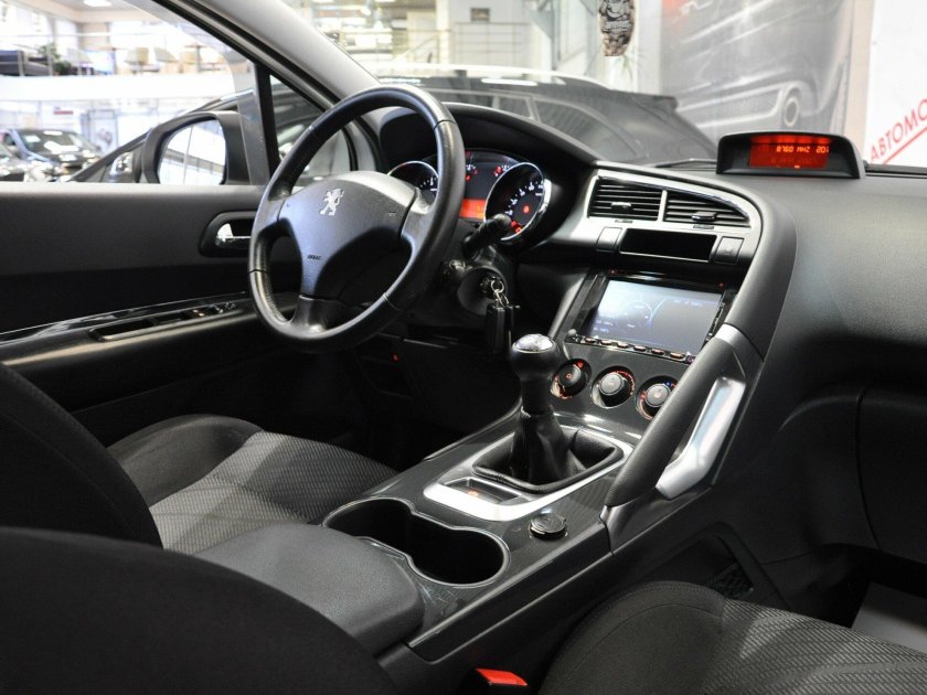 Пежо 3008 1 салон