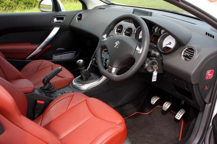 Peugeot 308 RCZ салон