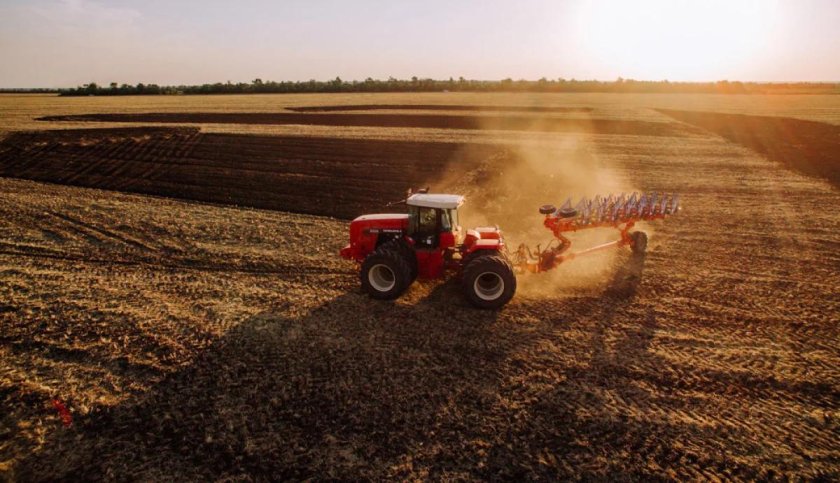 Посевная в поле