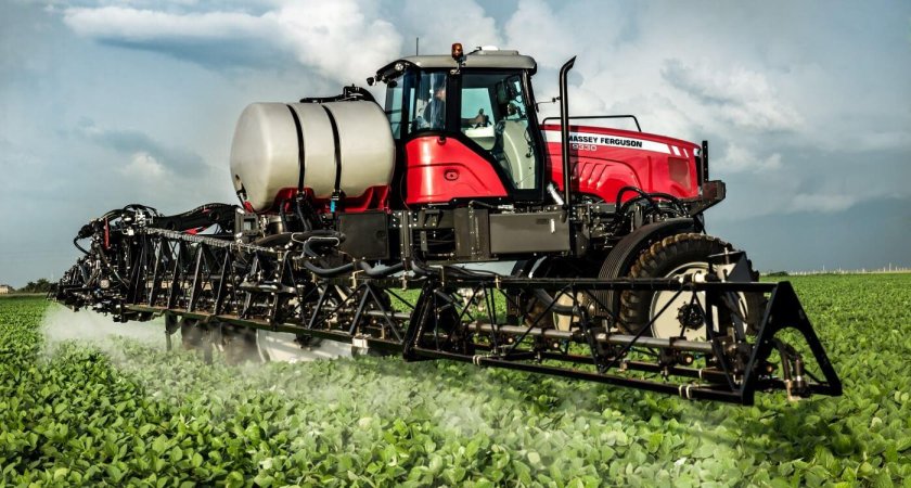 Самоходный опрыскиватель Массей Фергюсон 9335
