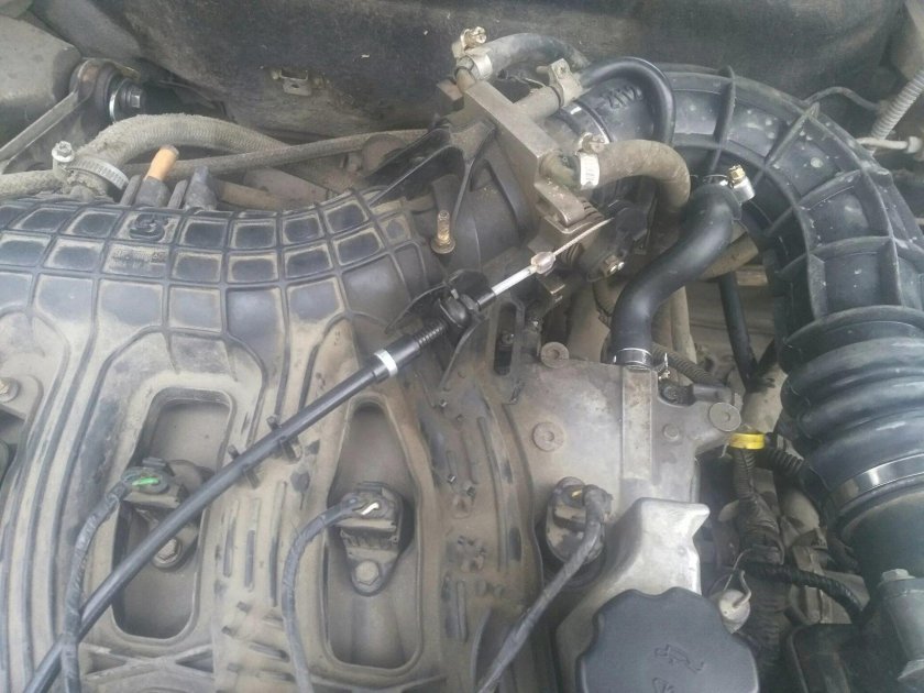 Кронштейн троса газа ВАЗ 2112