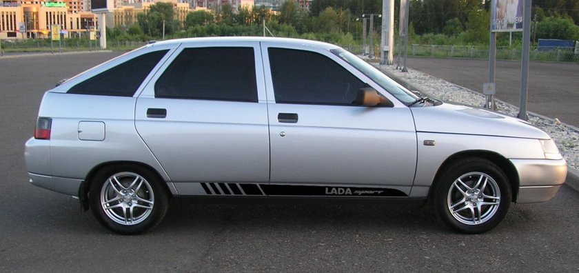 Лада 2112 сбоку