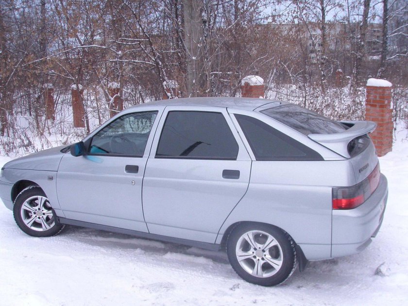 ВАЗ 2112 хэтчбек серебристый