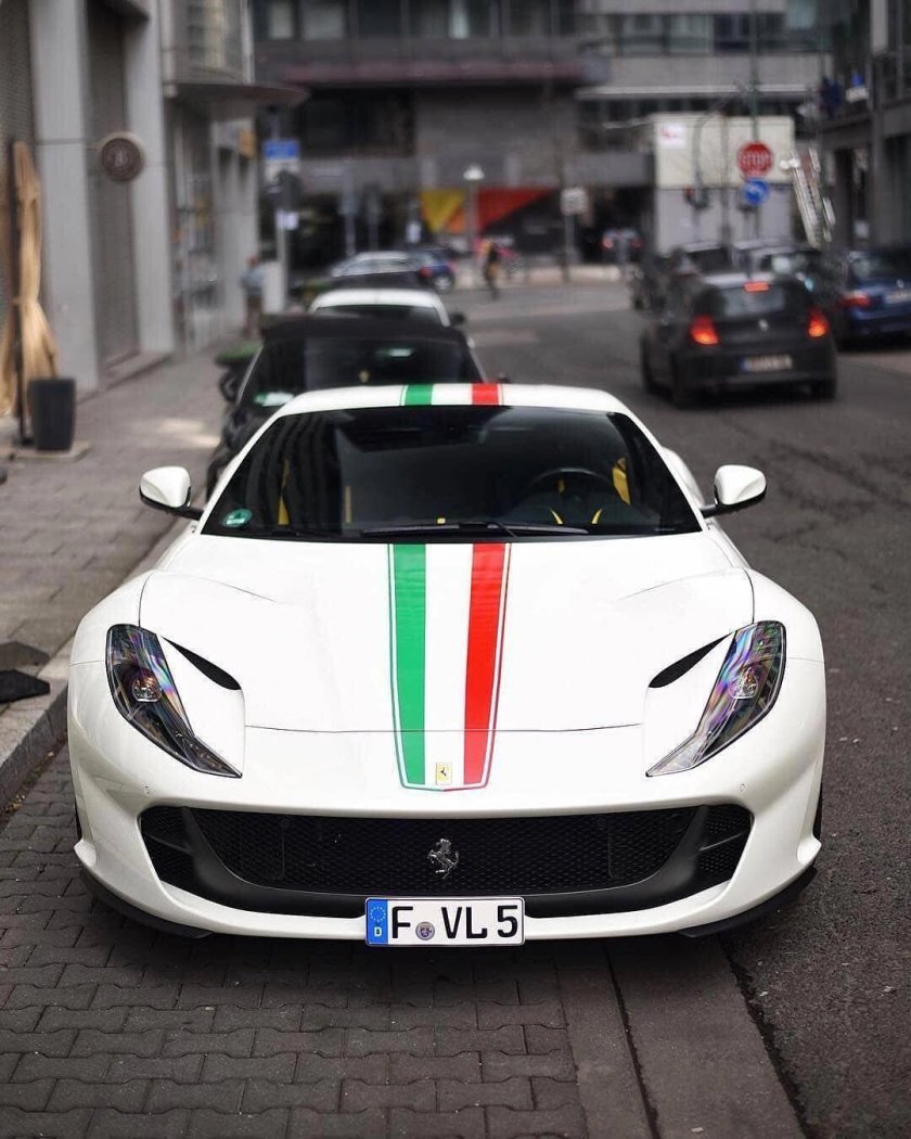 Феррари Суперфаст