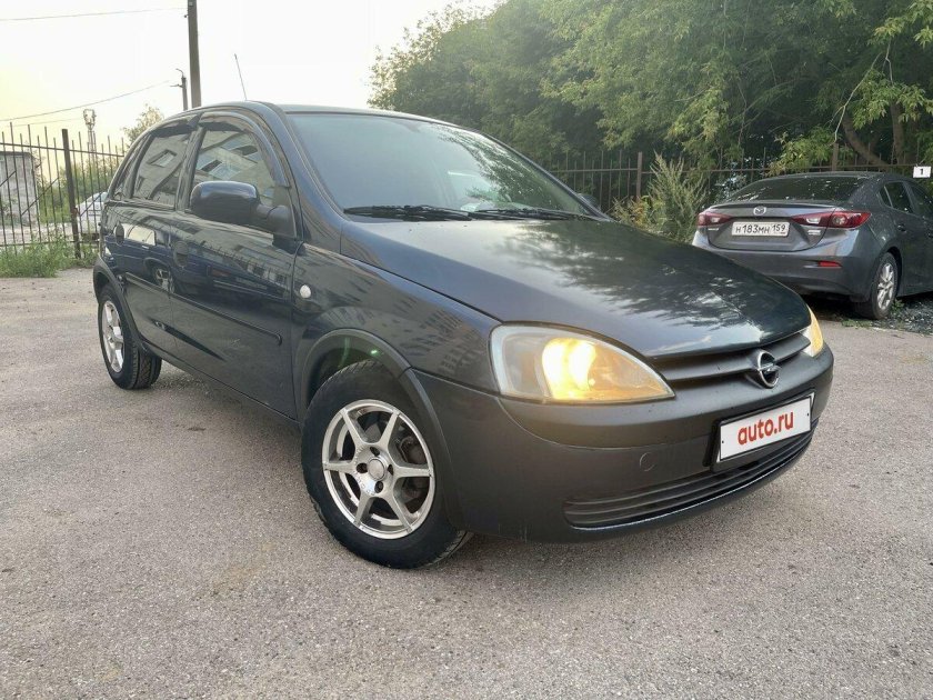 Опель Корса 2001 года