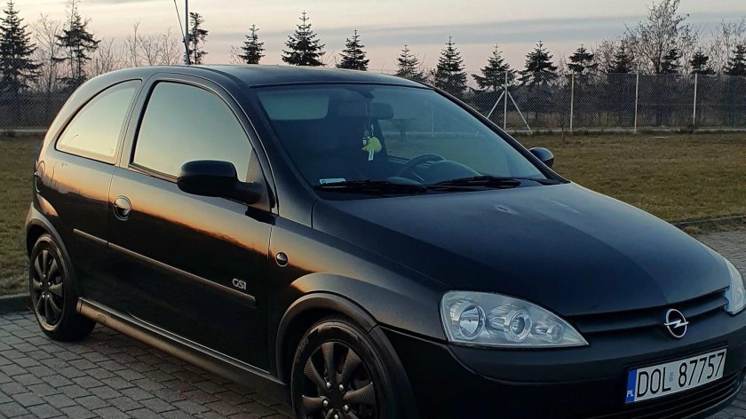 Опель Корса 2001 года