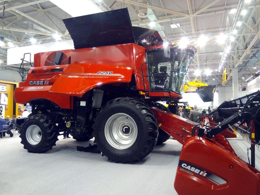 Комбайн Case 8250