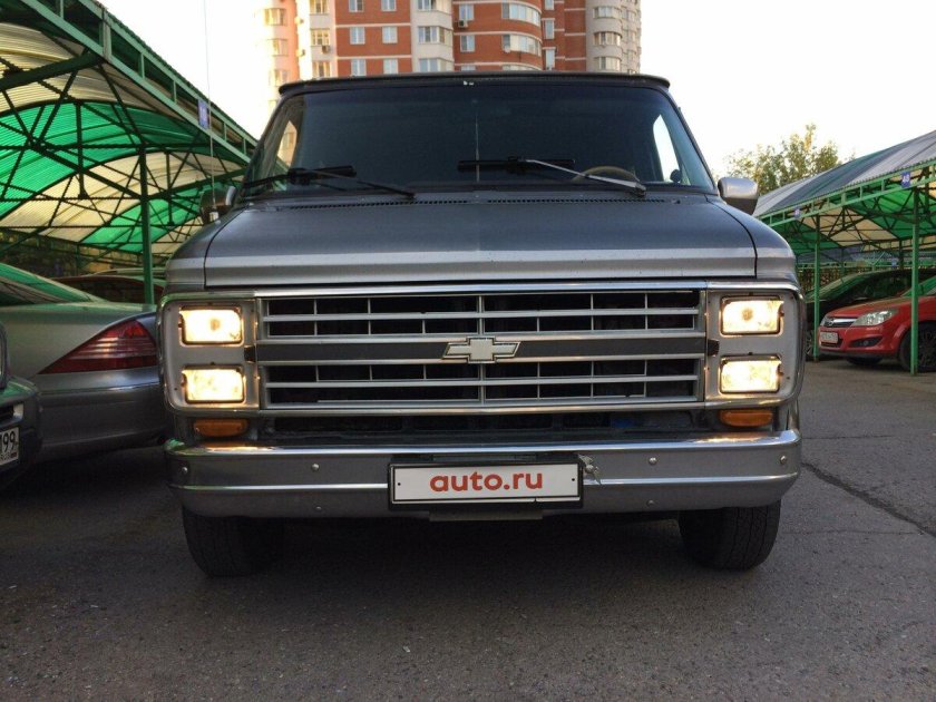 Фургон серебристый старый