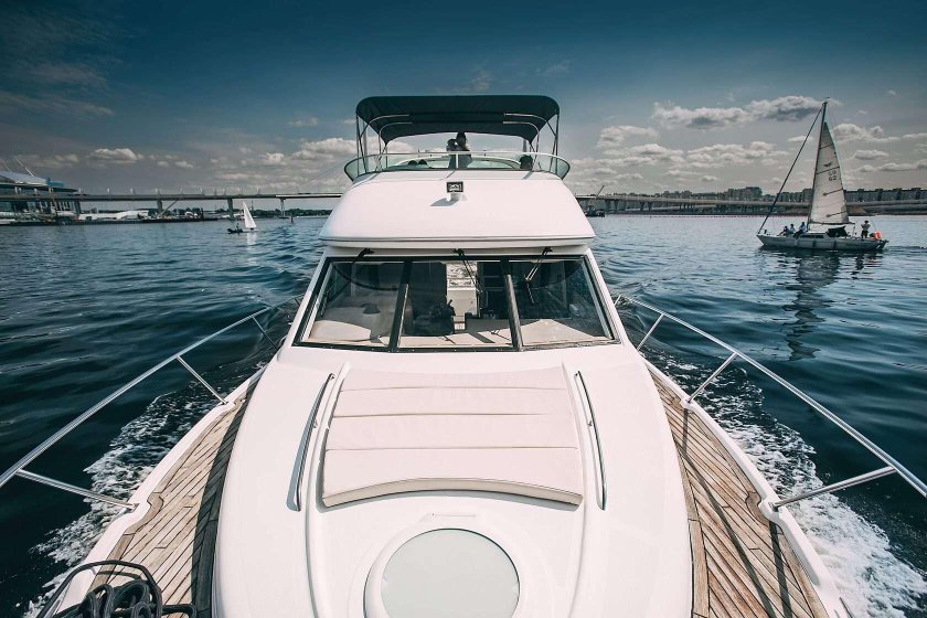 Яхта катер