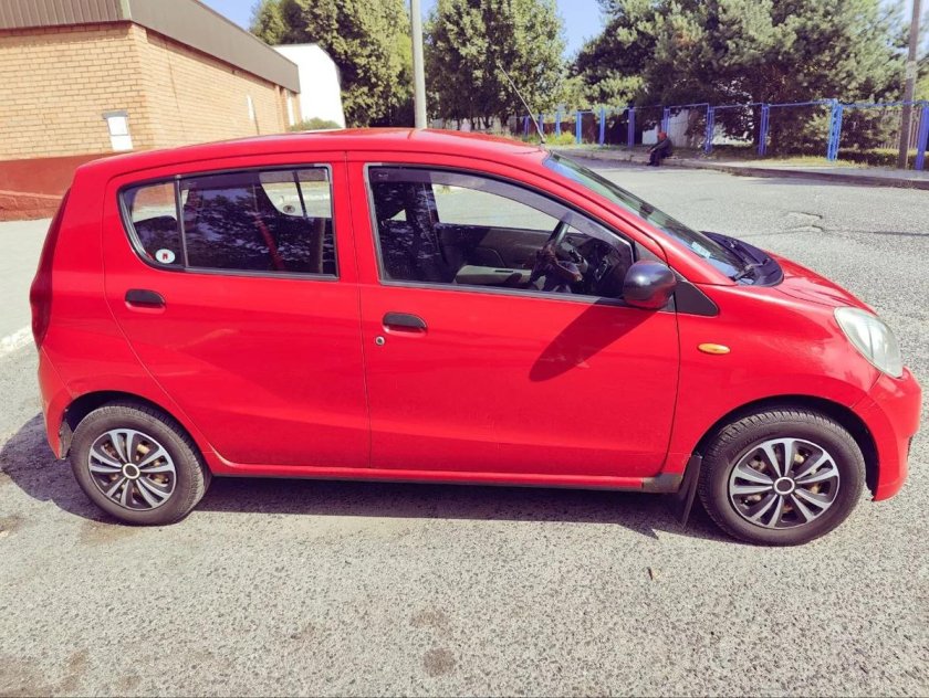 Daihatsu красный