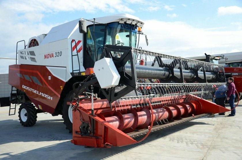 Комбайн Ростсельмаш Нова 340