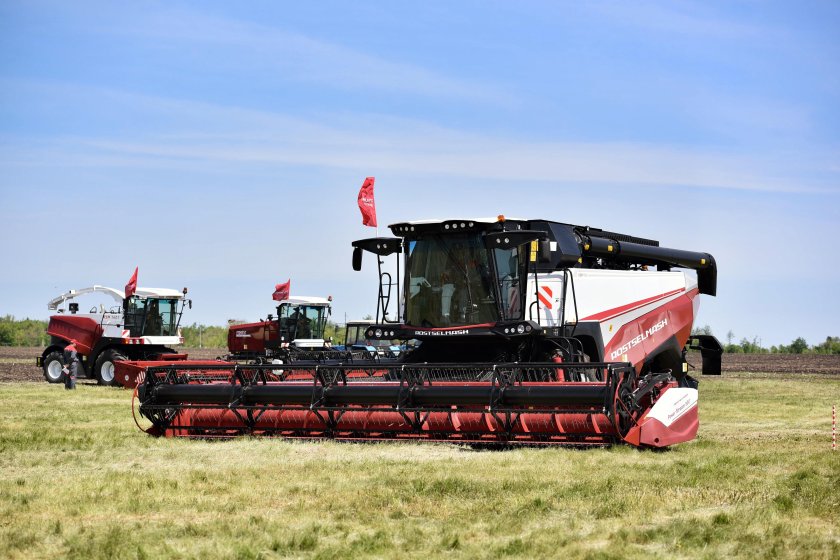 Комбайн трактор Ростсельмаш