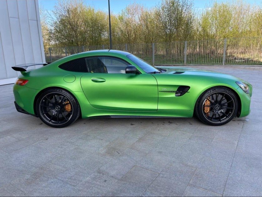 Mercedes benz amg gt r