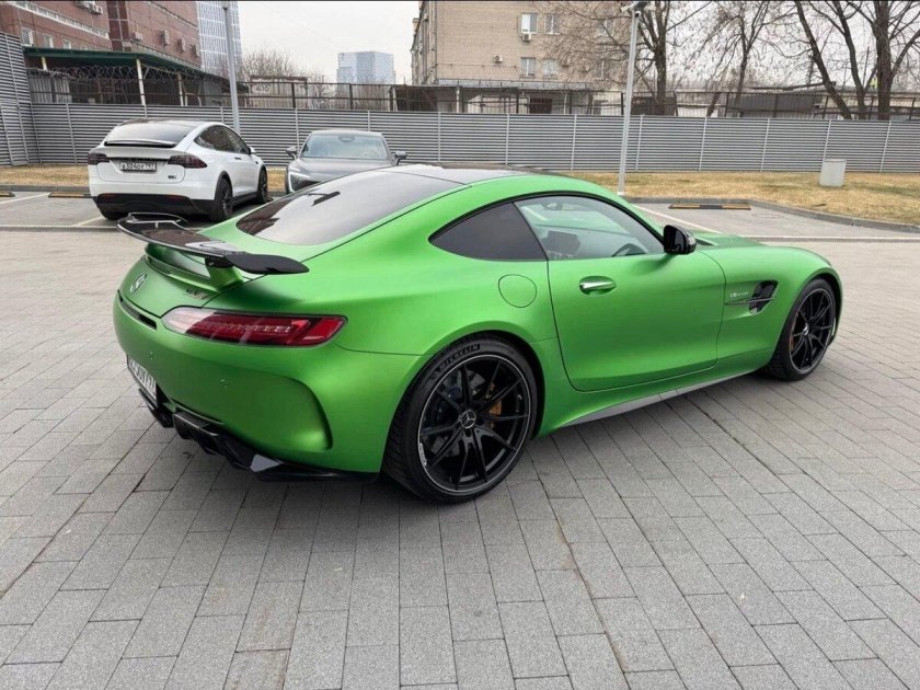 Mercedes benz amg gtr