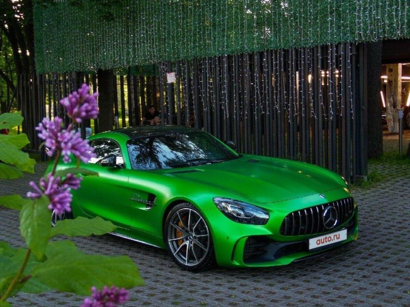 Салатовый Мерседес в Санкт Петербурге