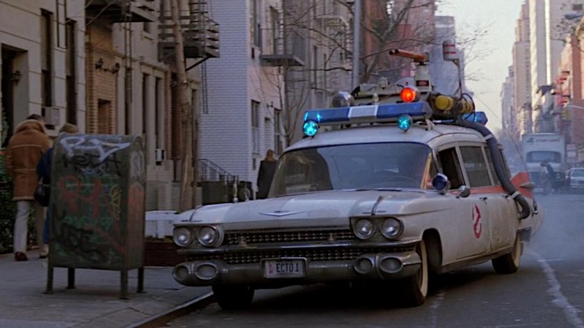 GHOSTBUSTERS Ecto-1