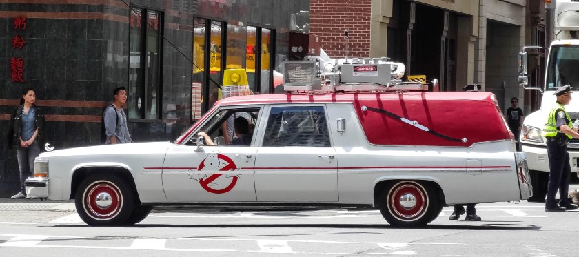 GHOSTBUSTERS Ecto-1