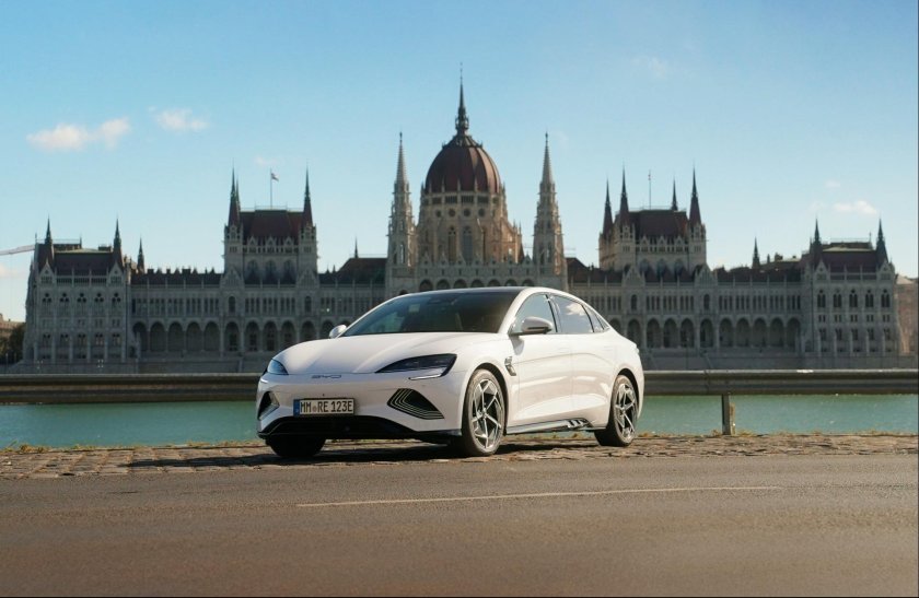 Китайская электромобиль