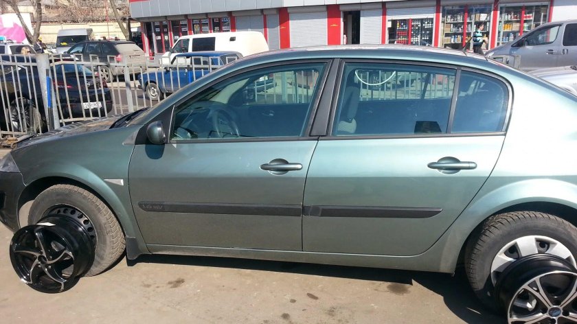 Рено Меган 2 колеса