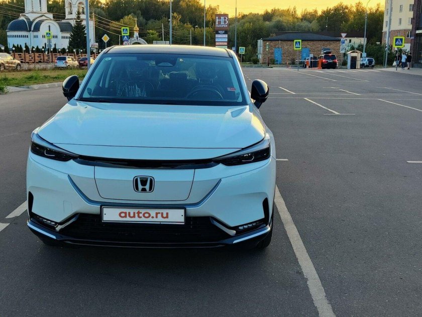 Белая хонда