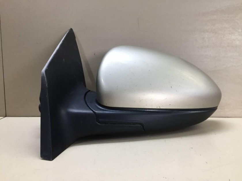 Зеркало правое электрическое