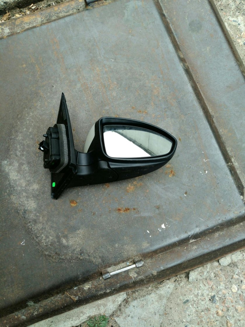Шевроле Круз 2011 года левое зеркало