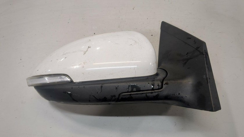 Правое зеркало заднего вида