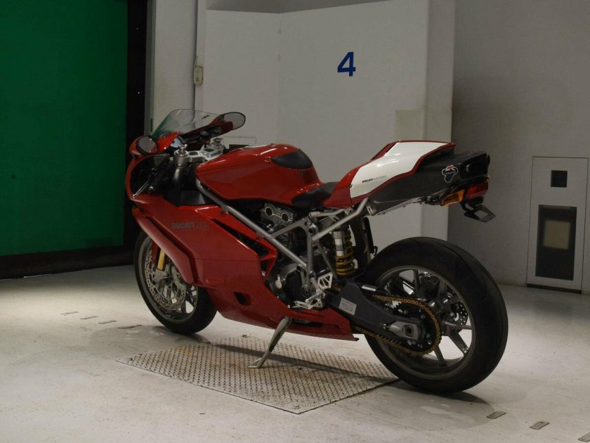 Мотоцикл спортбайк