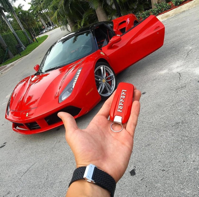 Ключи от машины Ferrari