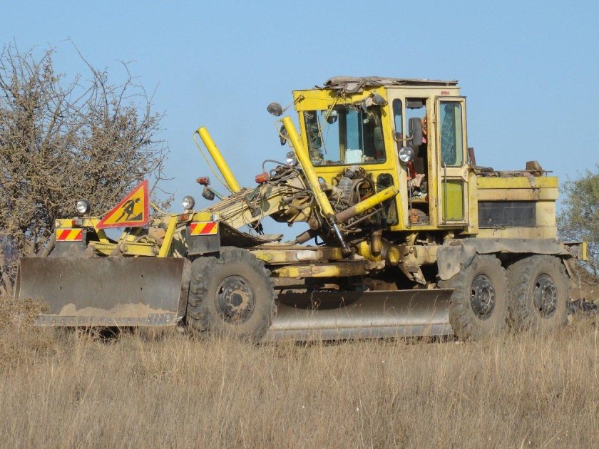 Автогрейдер ДЗ-122