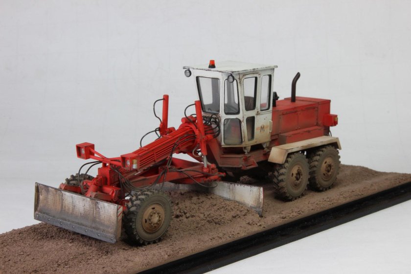 ДЗ-143 автогрейдер 1/43