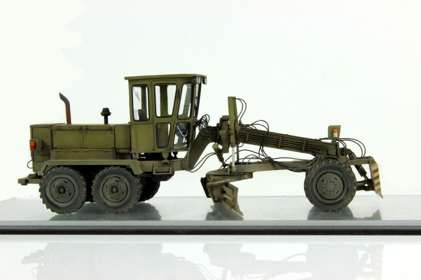 ДЗ-143 автогрейдер