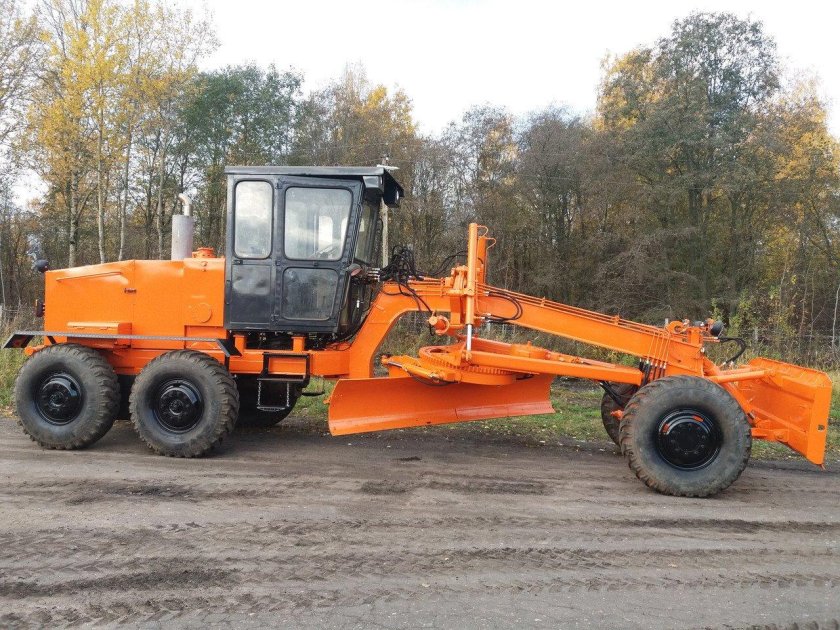 Грейдер дорожный