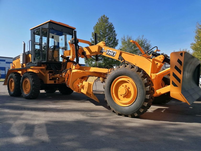 Автогрейдер Кировец