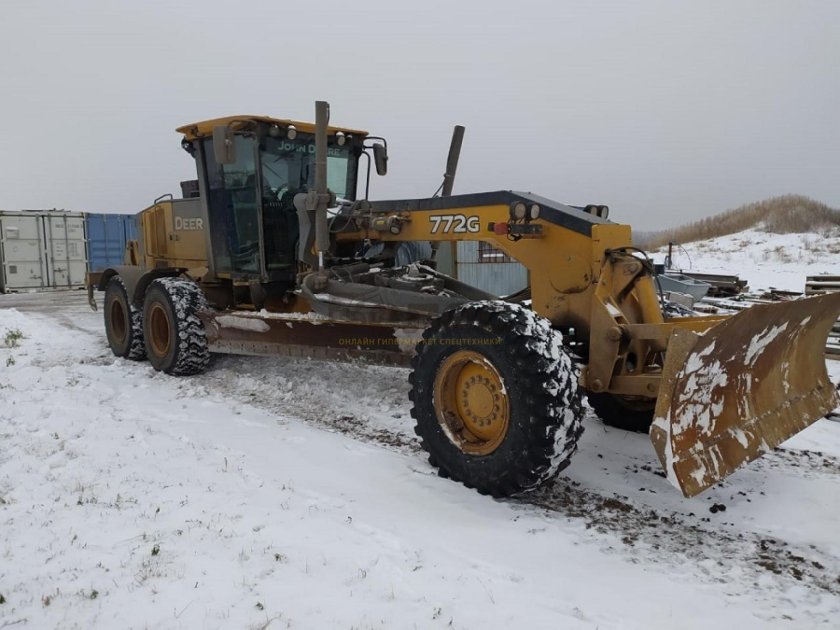 Грейдер John Deere 772g