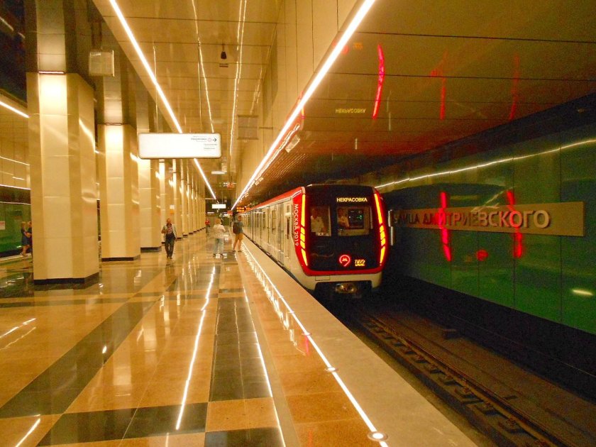 Станция метро Дмитриевского