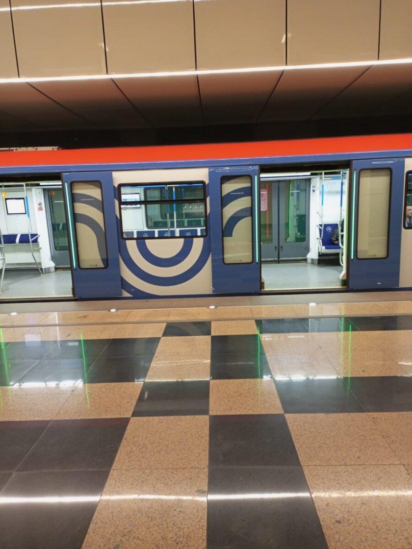 Москва поезд метро