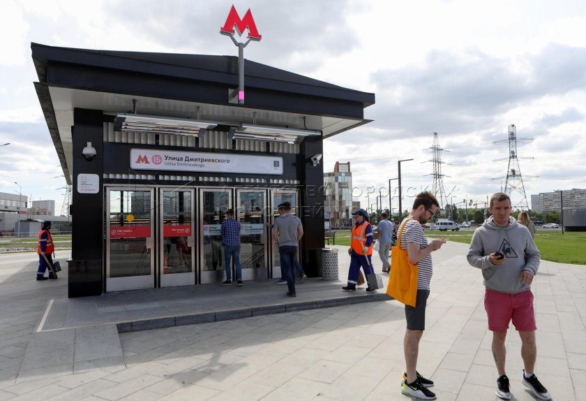 Московский метрополитен станция улица Дмитриевского