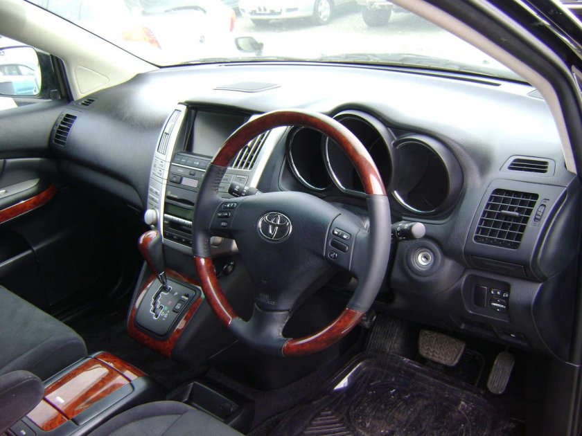 Toyota Harrier 2005 салон