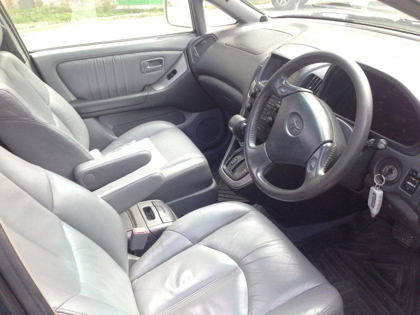 Toyota Harrier rx300 салон