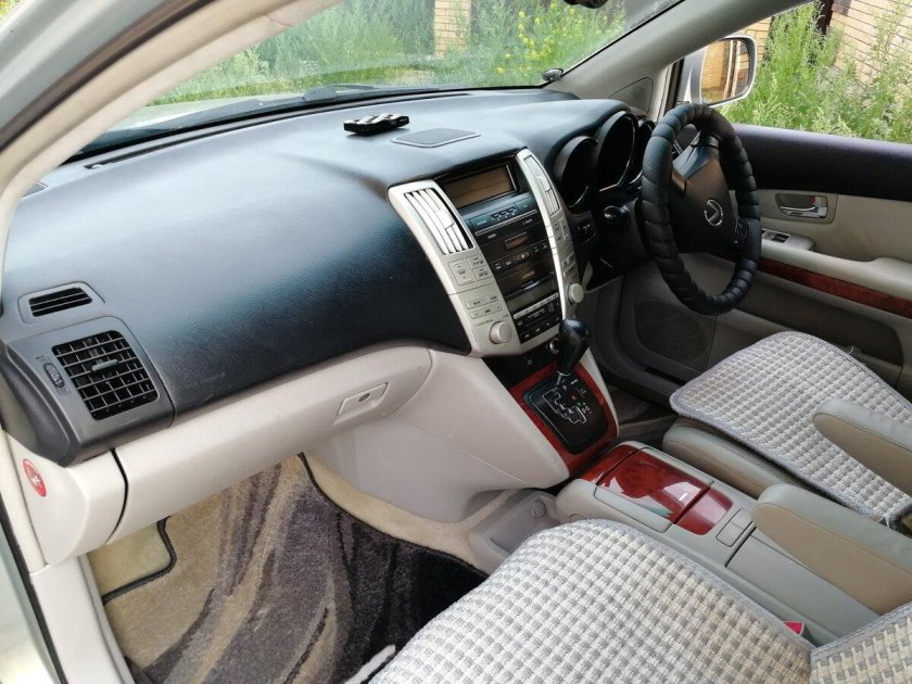 Toyota Harrier 2003 салон