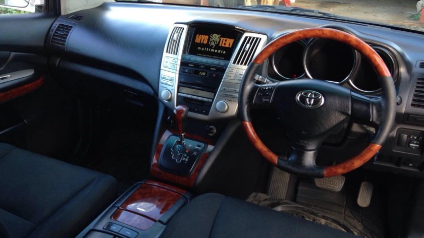 Toyota Harrier 2003 салон