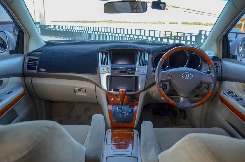 Toyota Harrier 2002 салон