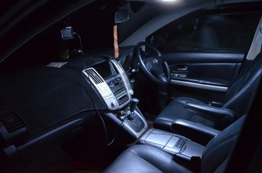 Toyota Harrier 2005 салон