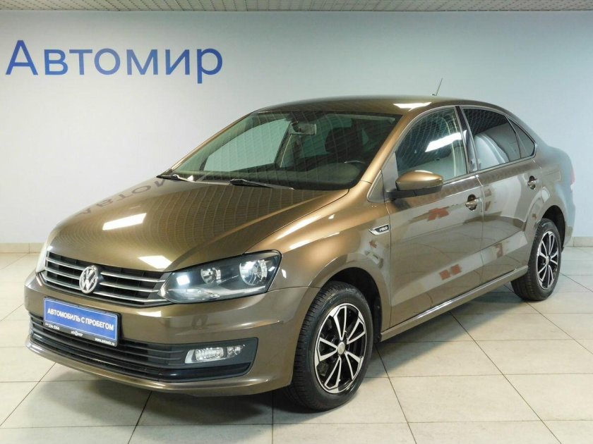 Коричневый фольксваген поло