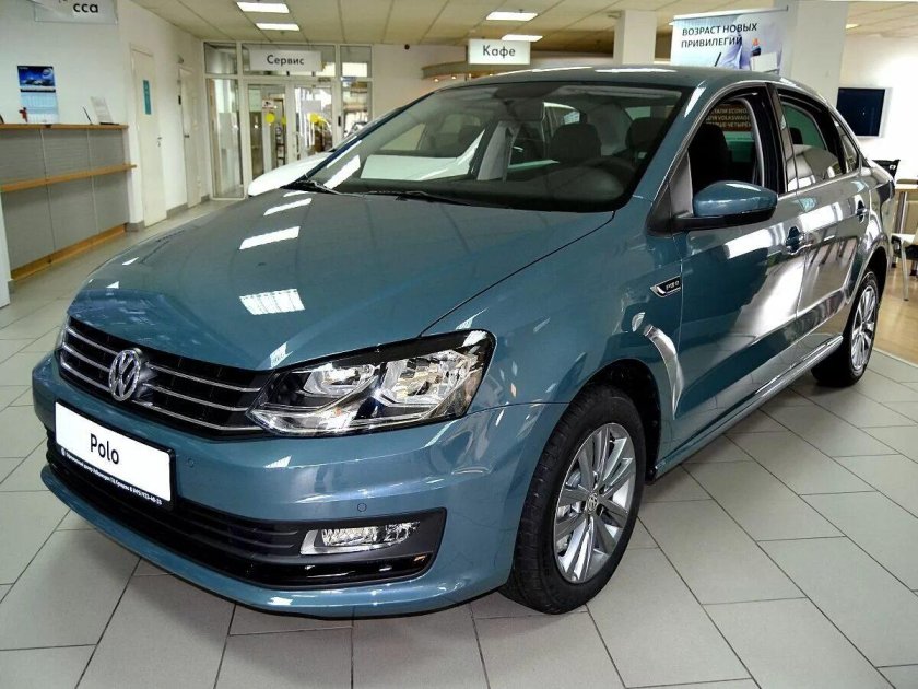 Синий Volkswagen Polo sedan