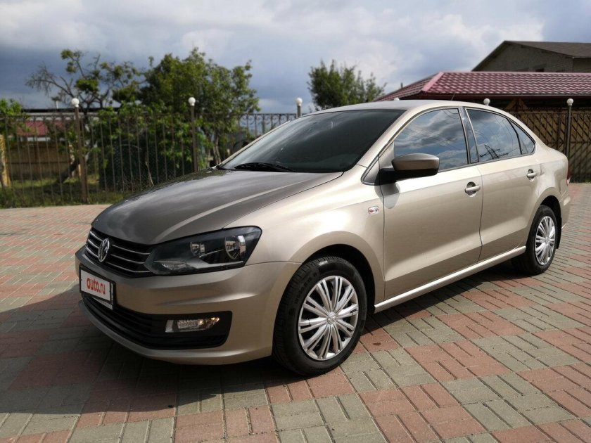 Volkswagen Polo 2016 бежевый