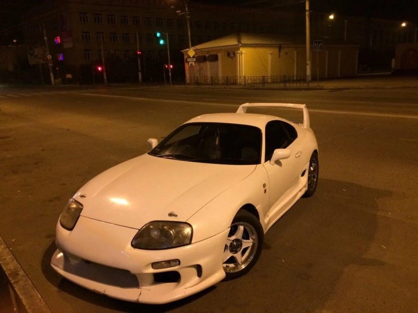 Тойота Супра а80 белая