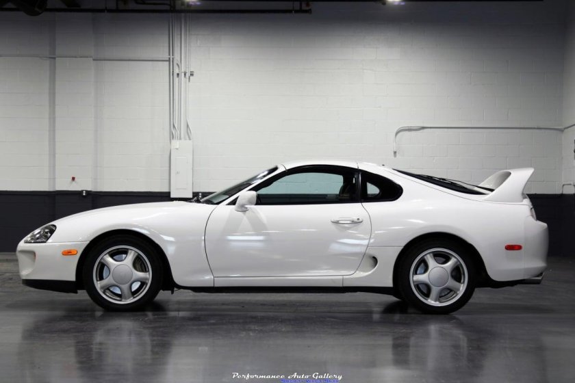 Тойота Супра а80 белая